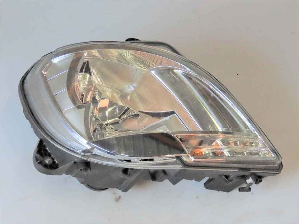 Headlight RH. DAF